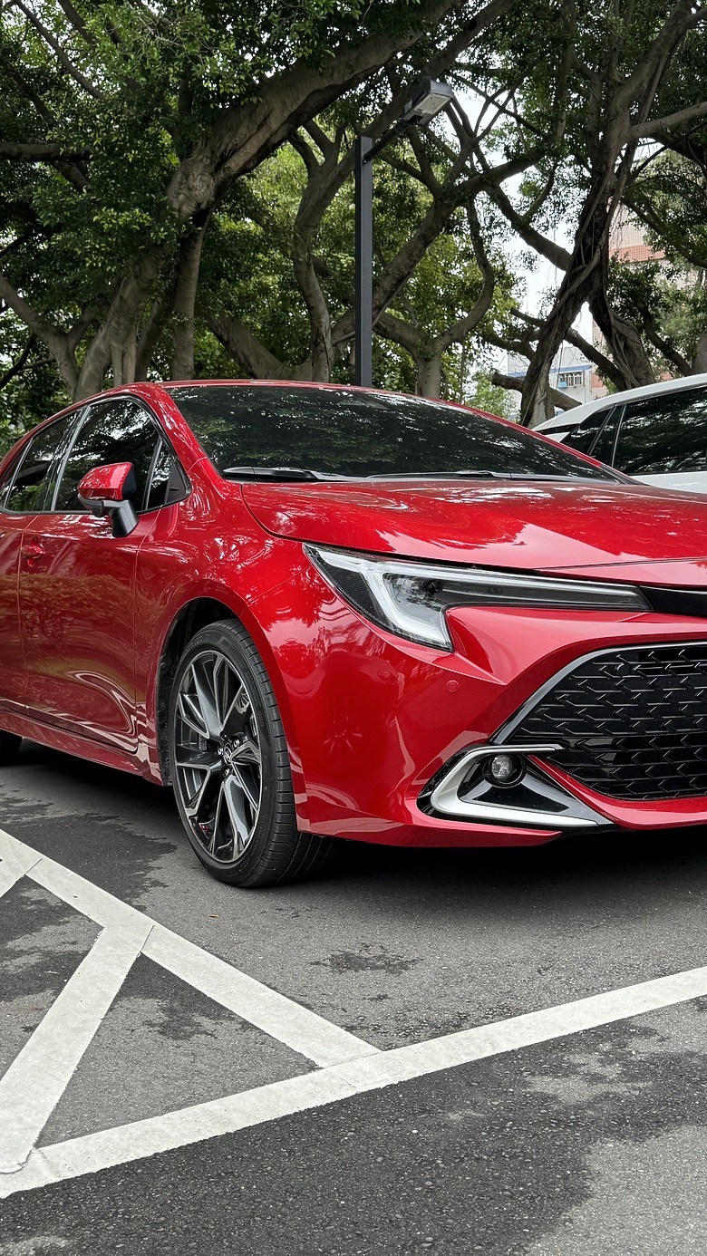 【開箱】TOYATA Corolla sport 2023年式開箱