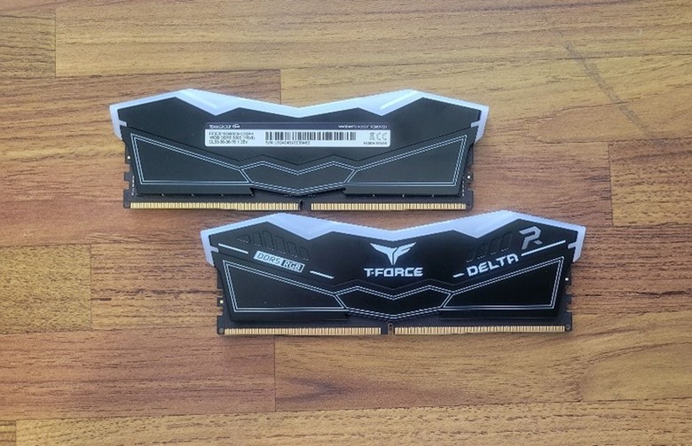 記憶體界的隱型戰鬥機 開箱十銓TeamGroup DELTA 炫光 RGB DDR5