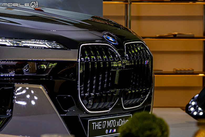 【採訪】BMW「i7 M70 xDrive」888 萬元上市 ,659hp、3.7 秒破百的超狂電動旗艦國內首度亮相!