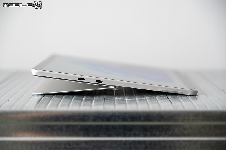 微軟 Surface Pro 10 商務版｜升級視訊品質與續航的 AI 二合一筆電！