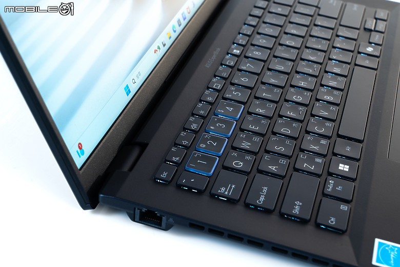 ASUS ExpertBook B5 (B5404) 測試報告｜AI 加持的全方位商務能手！