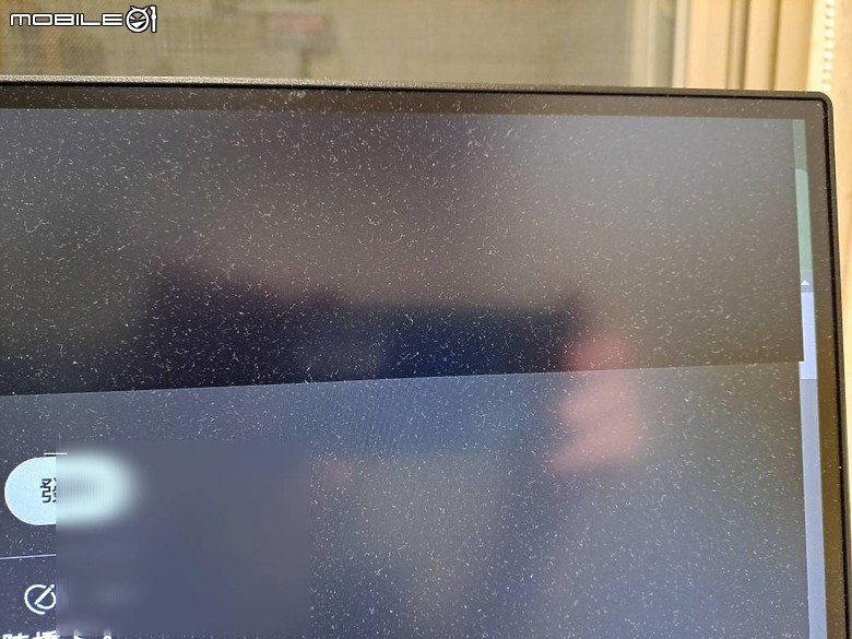 螢幕一直發生奇怪的不規則黑影