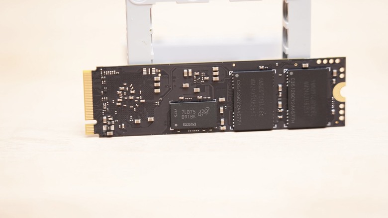 點我看大圖 鎖定 InnoGrit 主控晶片 SSD。TEAMGROUP G70 Pro 2TB PCIe Gen4 x4 SSD