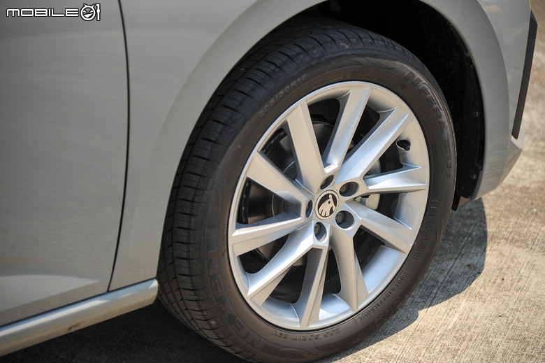 Skoda Scala 小改款試駕|細節質感與功能升級、面面俱到的務實掀背車!