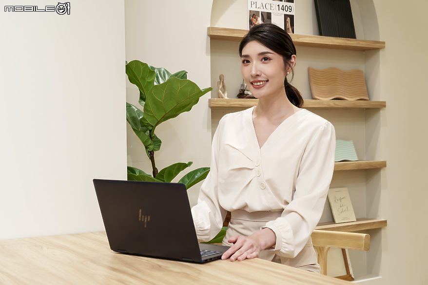 點我看大圖 HP ENVY x360 14-fc0070TU 測試報告|優異視覺、絕佳續航與豐富應用的 360 度可翻轉筆電