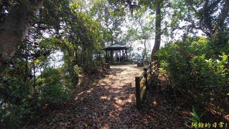 壯觀大岩壁，輕鬆健行獅山古道 獅頭山