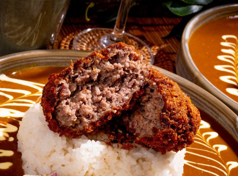 黎明路美食生力軍!職人咖哩搭手打漢堡排 邀請你入村嚐鮮