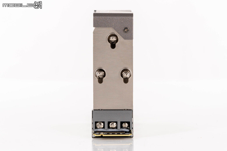 微星 SPATIUM M580 FROZR PCIe 5.0 固態硬碟實測 以大型散熱設計打造更快傳輸效能