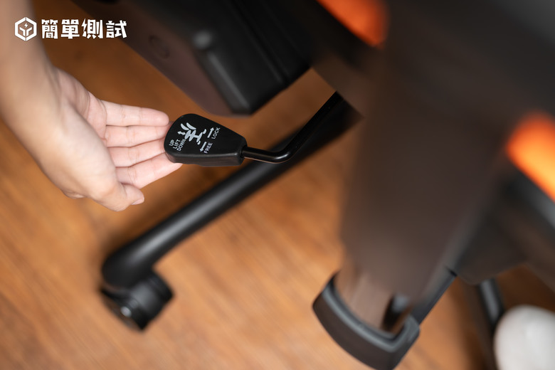點我看大圖 信仰貓貓就給讚!美洲獅 Cougar Hotrod 仿賽車設計電競椅心得報告
