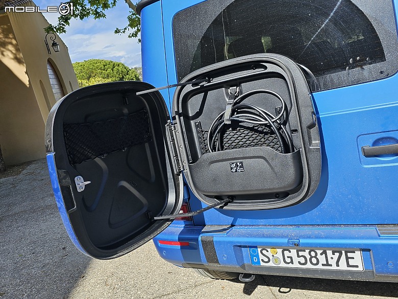 Mercedes-Benz大改款G-Class法國試駕|電動版顛覆傳統思維,越野、科技都充滿驚奇!