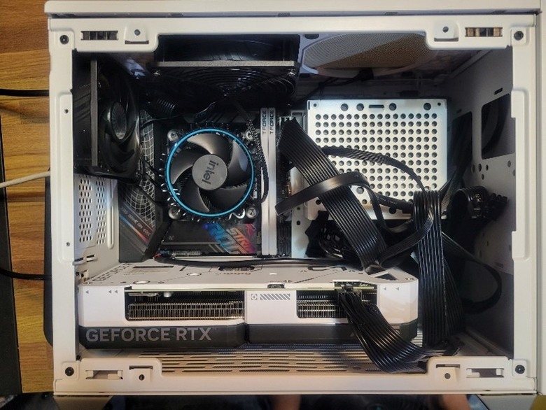 記憶體界的隱型戰鬥機 開箱十銓TeamGroup DELTA 炫光 RGB DDR5