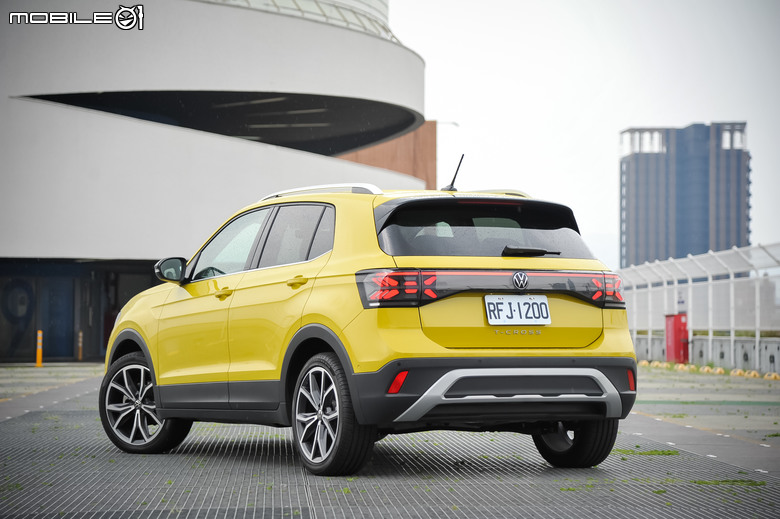 Volkswagen T-Cross 小改款試駕|質感與功能升級、都會區的亮眼焦點!