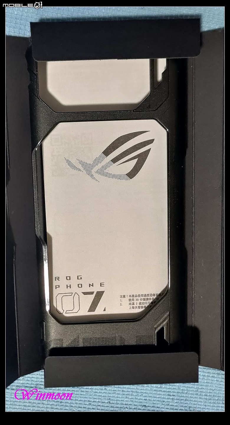 因為ZF7pro即將要掛了,所以我就跑去添購ROGphone...7U