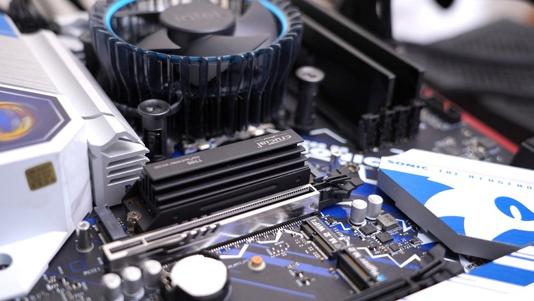 這就是 T0 級別的 SSD！Crucial T705 2TB PCIe Gen5 NVMe M.2 SSD with heatsink