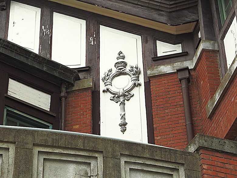 臺北府城北門、臺北郵局、撫臺街洋樓、博愛路街屋、三井舊倉庫、鐵道部廳舍與臺北工場 — 臺北建城140年登北門城樓與集章活動 & 週邊歷史景點巡禮