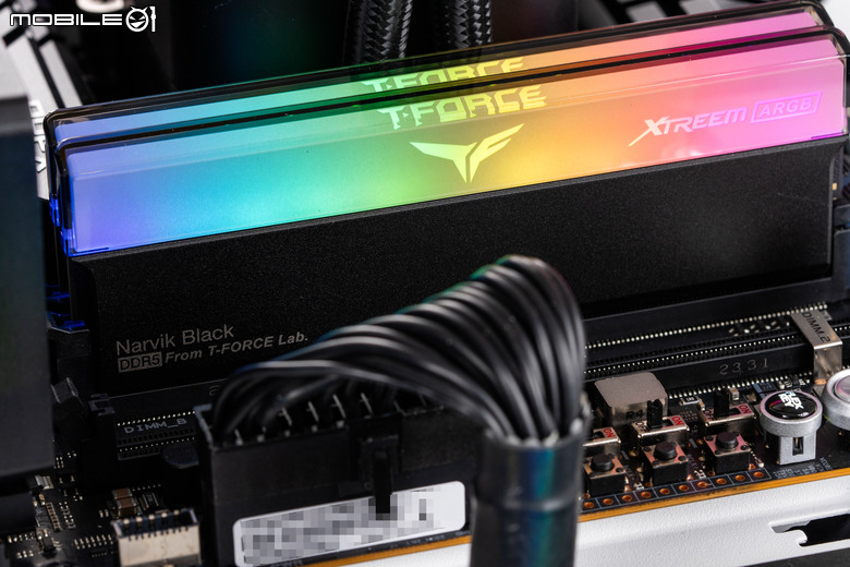 十銓 T-FORCE XTREEM ARGB DDR5-8000 記憶體開箱實測 加入大面積燈效設計與高速傳輸搭配