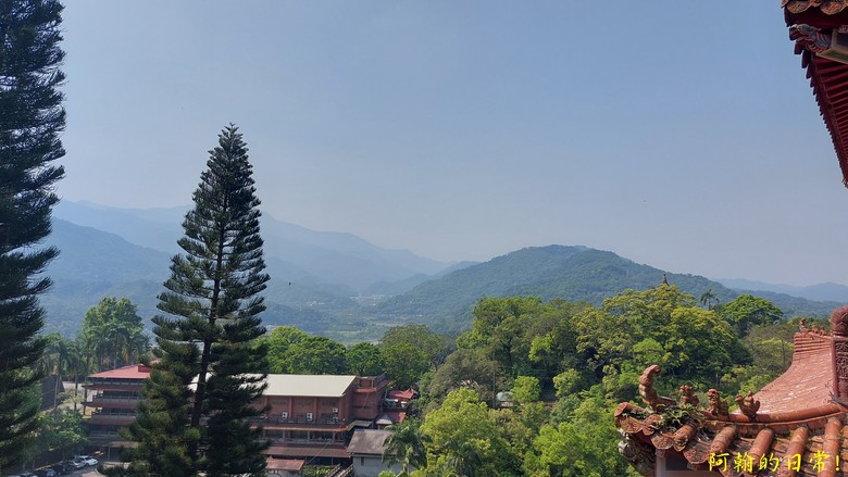 壯觀大岩壁，輕鬆健行獅山古道 獅頭山