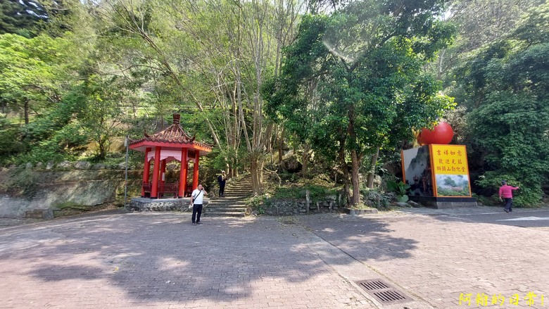 壯觀大岩壁,輕鬆健行獅山古道 獅頭山