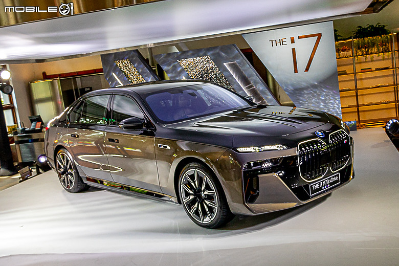 【採訪】BMW「i7 M70 xDrive」888 萬元上市 ,659hp、3.7 秒破百的超狂電動旗艦國內首度亮相!