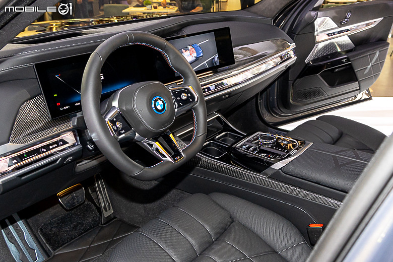 【採訪】BMW「i7 M70 xDrive」888 萬元上市 ,659hp、3.7 秒破百的超狂電動旗艦國內首度亮相!