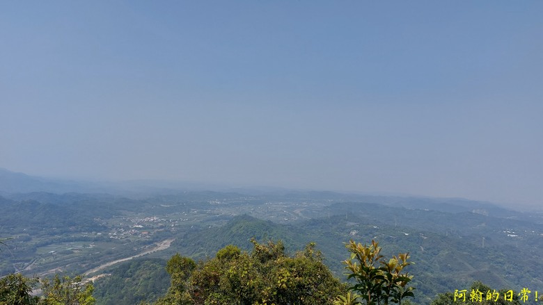 壯觀大岩壁，輕鬆健行獅山古道 獅頭山