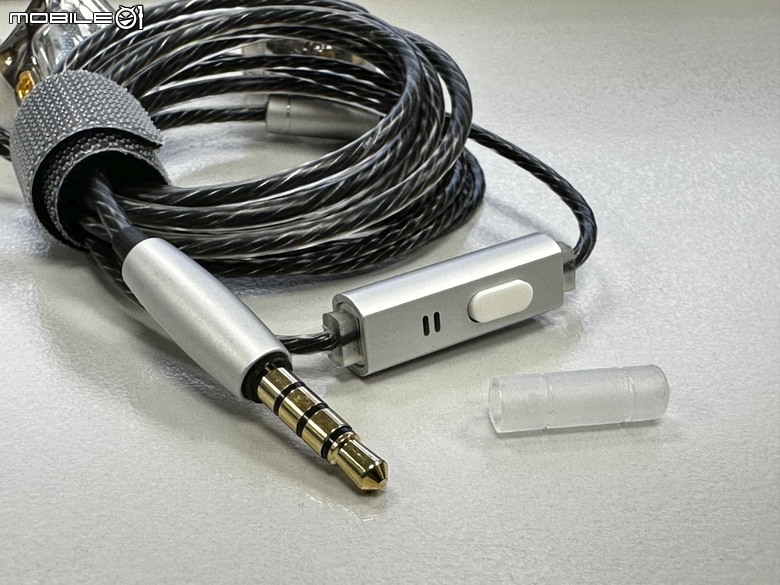 平價親民可換線監聽耳機 FOXXRAY IEM-201