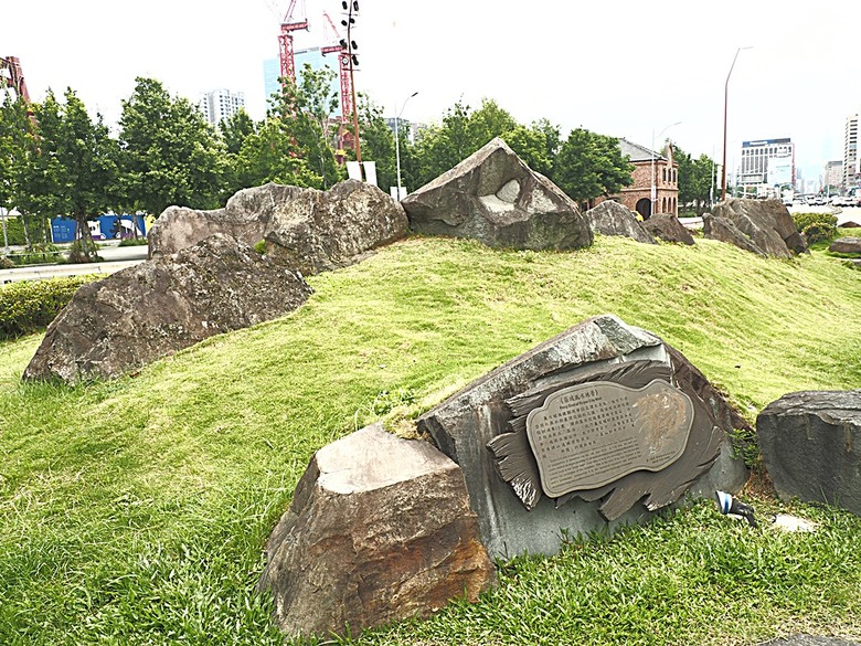 臺北府城北門、臺北郵局、撫臺街洋樓、博愛路街屋、三井舊倉庫、鐵道部廳舍與臺北工場 — 臺北建城140年登北門城樓與集章活動 & 週邊歷史景點巡禮