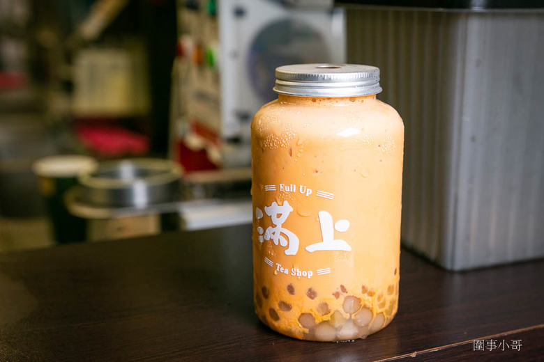 桃園龜山手搖飲-滿上仙草愛玉推出夏日限定版的泰式奶茶啦!香甜絲滑不來一杯嗎?或是試試招牌的百年仙草茶跟阿里山手作愛玉系列也不錯呢。(邀約