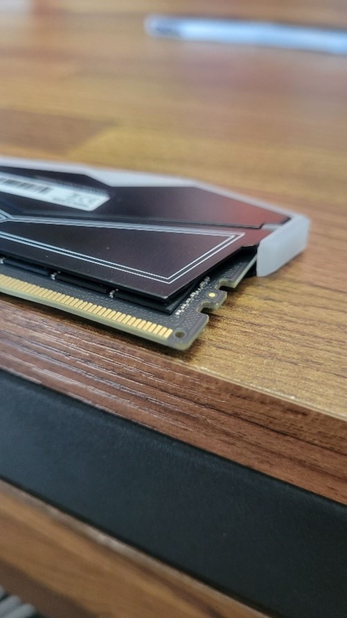 記憶體界的隱型戰鬥機 開箱十銓TeamGroup DELTA 炫光 RGB DDR5