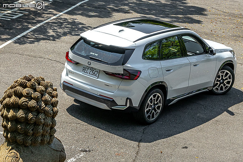 BMW iX1 xDrive30 xLine 試駕|讓人感覺直上純電也值得的車系販售主力!