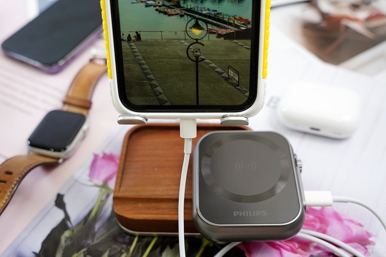 [開箱]PHILIPS 黑金剛三合一磁吸充電系列｜探索未來充電新趨勢，3 in 1『手機、手錶、耳機』同時無線充電