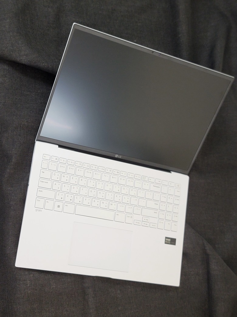 LG gram 16Z90S極光白 簡單開箱