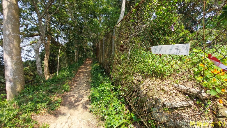 壯觀大岩壁,輕鬆健行獅山古道 獅頭山