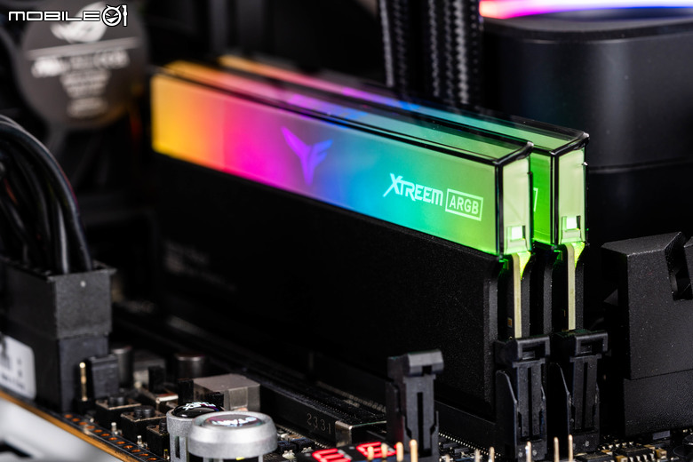 十銓 T-FORCE XTREEM ARGB DDR5-8000 記憶體開箱實測 加入大面積燈效設計與高速傳輸搭配