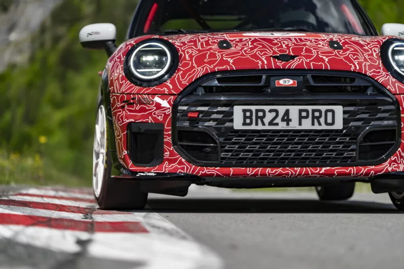 全新Mini John Cooper Works現身 將參加紐柏林24小時耐力賽！