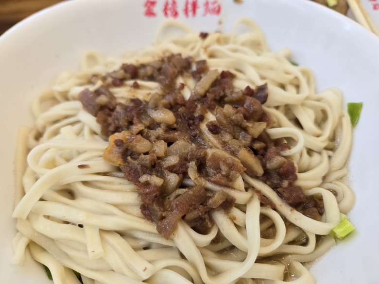 點我看大圖 【迴龍麵店推薦】龍華科大必吃麵店🎁 金榜拌麵 龍華店 迴龍美食推薦