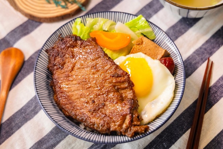 烏日人氣鐵板燒丼飯|小資族首選 高CP值招牌燒肉丼飯熱賣中