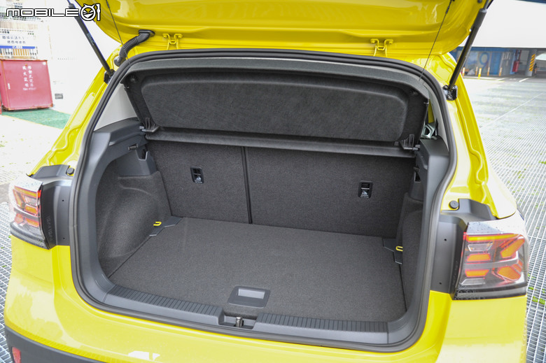 Volkswagen T-Cross 小改款試駕|質感與功能升級、都會區的亮眼焦點!