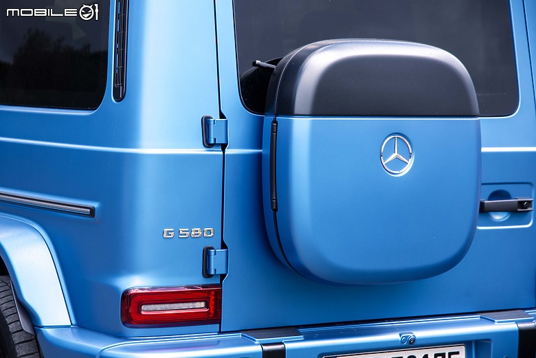 Mercedes-Benz大改款G-Class法國試駕|電動版顛覆傳統思維,越野、科技都充滿驚奇!