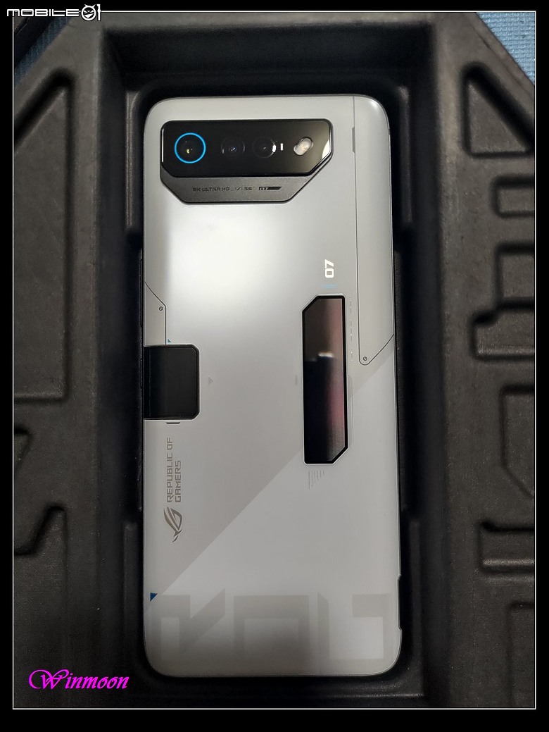 因為ZF7pro即將要掛了,所以我就跑去添購ROGphone...7U