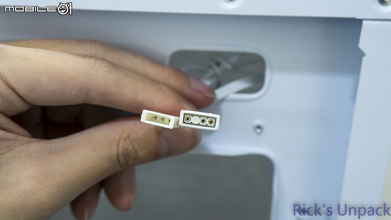 【開箱】支援性強的入門中塔殼 | SuperChannel LAI099 ARGB WHITE