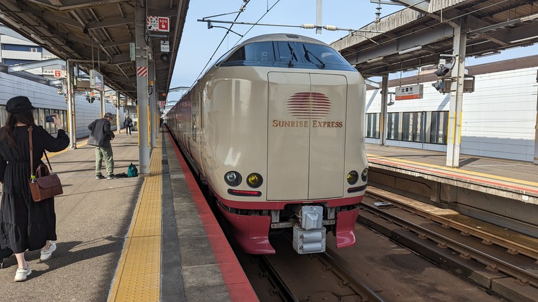 點我看大圖 搭乘寢台列車SUNRISE瀨戶・出雲號到島根縣出雲大社