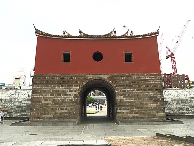 臺北府城北門、臺北郵局、撫臺街洋樓、博愛路街屋、三井舊倉庫、鐵道部廳舍與臺北工場 — 臺北建城140年登北門城樓與集章活動 & 週邊歷史景點巡禮