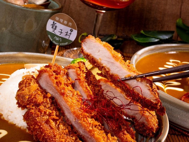 黎明路美食生力軍!職人咖哩搭手打漢堡排 邀請你入村嚐鮮