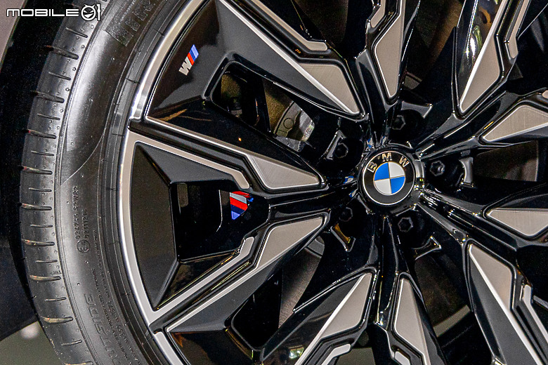 【採訪】BMW「i7 M70 xDrive」888 萬元上市 ,659hp、3.7 秒破百的超狂電動旗艦國內首度亮相!