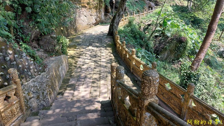 壯觀大岩壁,輕鬆健行獅山古道 獅頭山