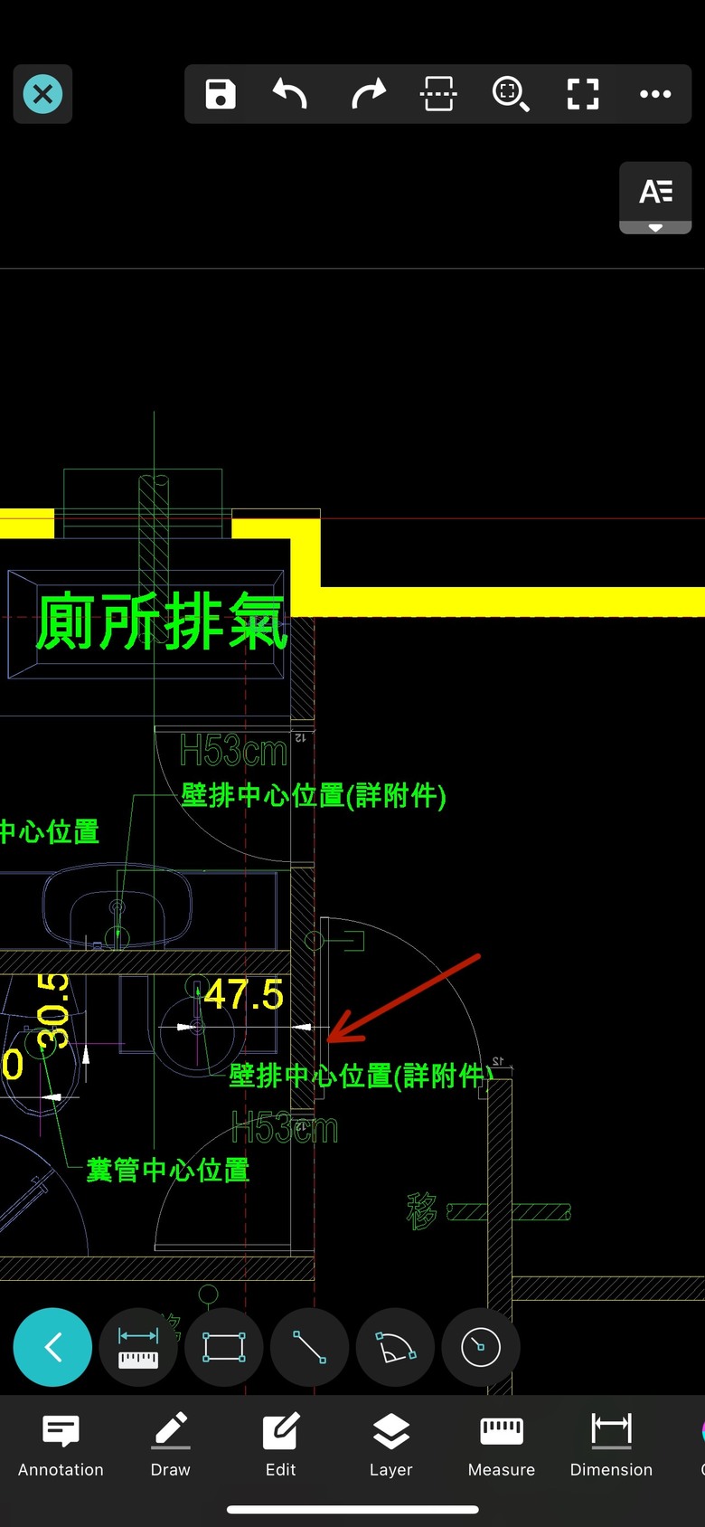 內牆接近地板處疑似水痕(壁癌)?