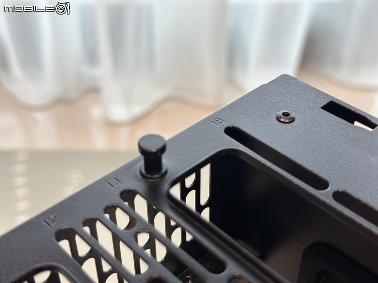不只是放大!Fractal Design North XL 機殼