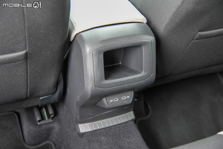 Volkswagen T-Cross 小改款試駕|質感與功能升級、都會區的亮眼焦點!