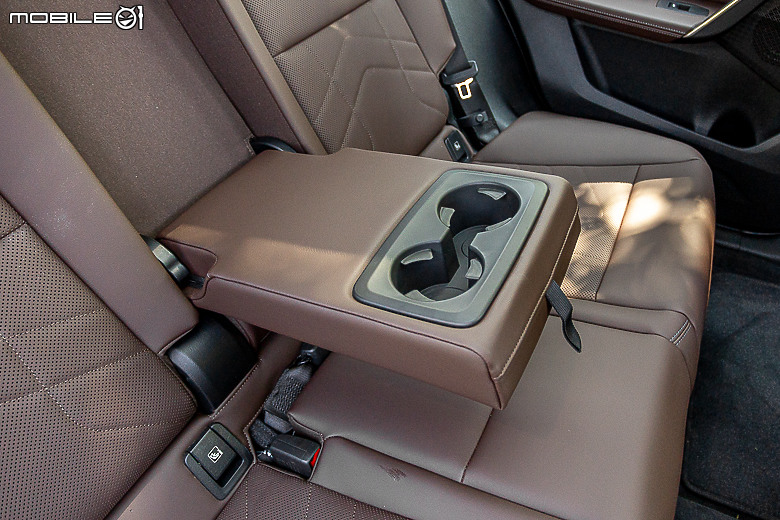 BMW iX1 xDrive30 xLine 試駕｜讓人感覺直上純電也值得的車系販售主力！